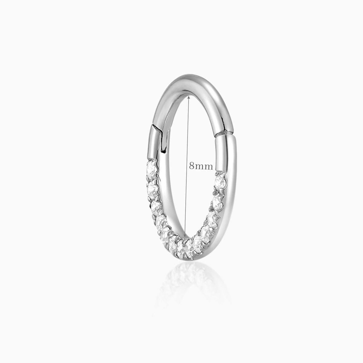 Piercing-Hoop-Reif mit flachem Rücken und Pavé-Verschluss aus 14-karätigem Weißgold.